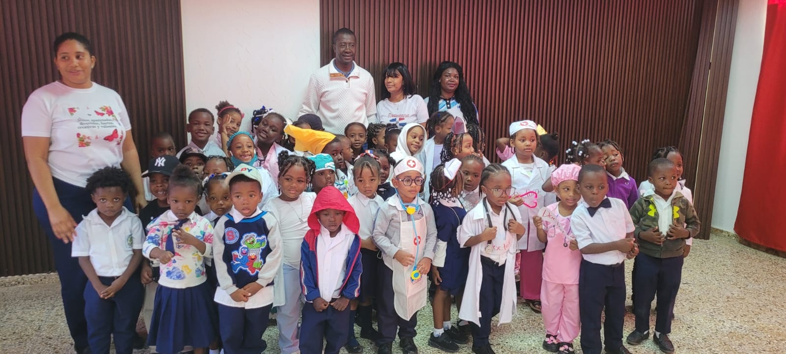 Como parte de una jornada formativa orientada a fomentar el conocimiento sobre las distintas carreras y profesiones, niños del Colegio Bautista Luz realizaron una visita a la Alcaldía.