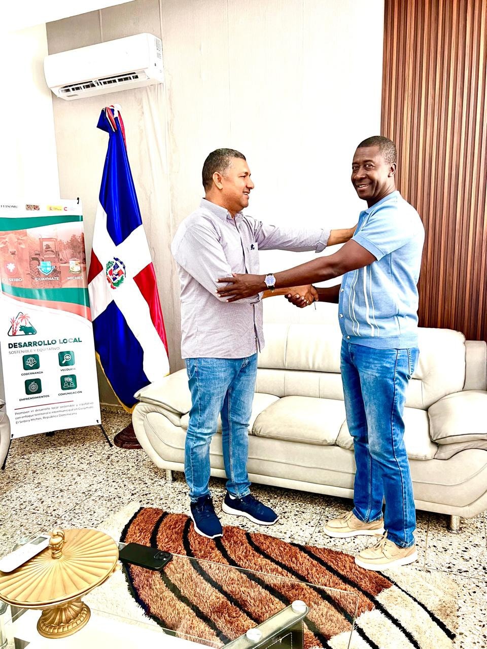 El diputado de la provincia de El Seibo, Leonardo Valerio, realizó una visita de cortesía al alcalde Andrés Valdez.