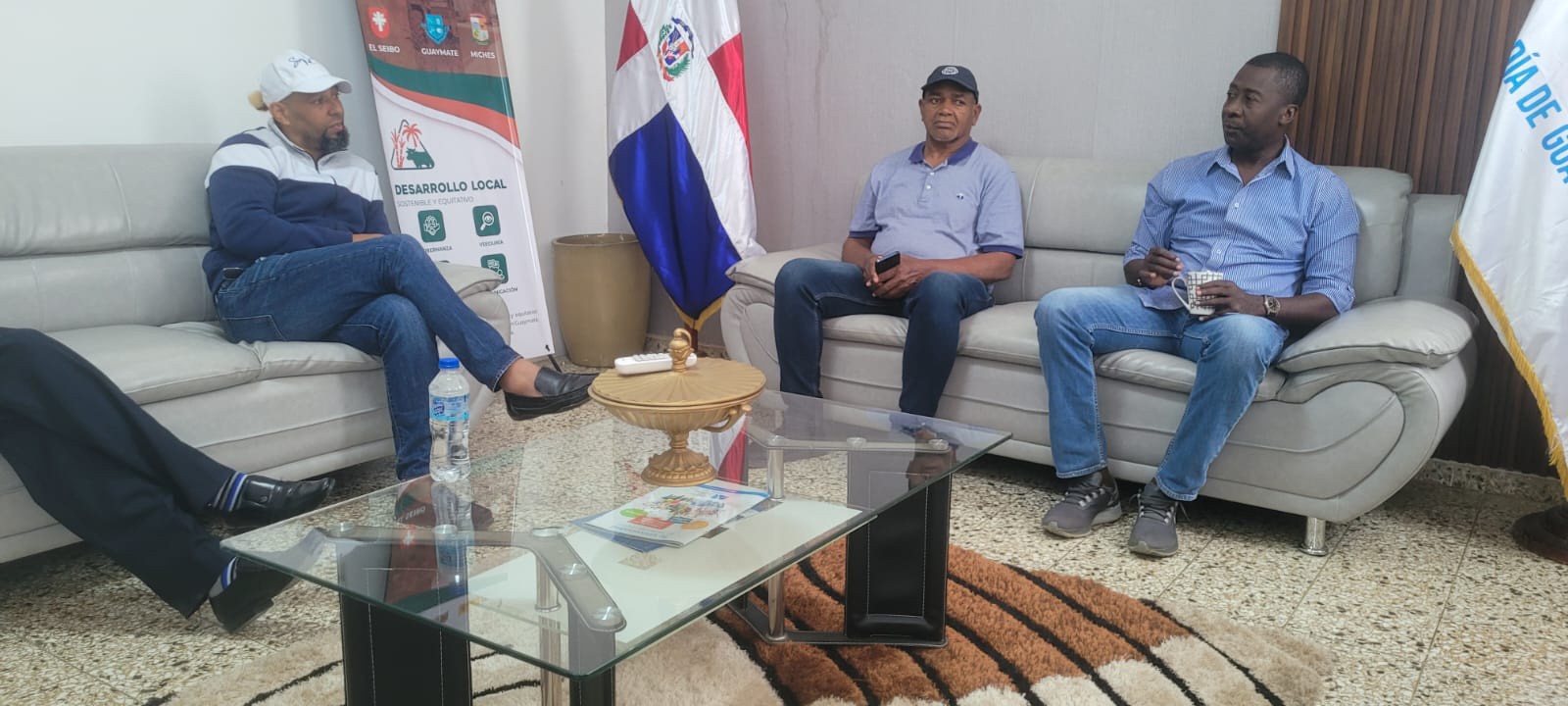 Con el objetivo de acercar los servicios sociales a la población, autoridades del programa Supérate realizaron una importante visita al municipio de Guaymate.